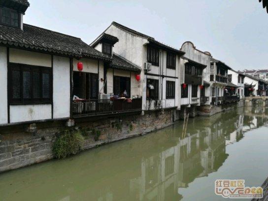有哪些价格是在3到5万之间的电动汽车可供选择？游戏画面